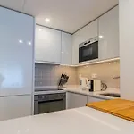 Stunning W/ Free Parking By Lovelystay Διαμέρισμα