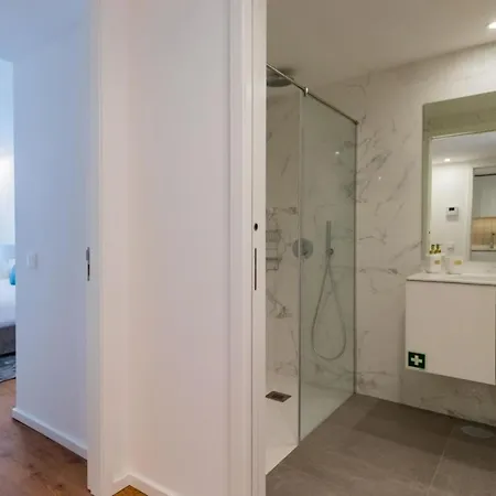 Apartment Stunning W/ Free Parking By Lovelystay