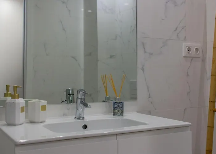 Stunning W/ Free Parking By Lovelystay Apartman