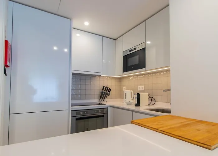 Stunning W/ Free Parking By Lovelystay Daire