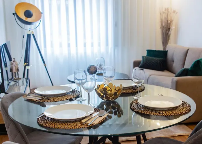 Stunning W/ Free Parking By Lovelystay *