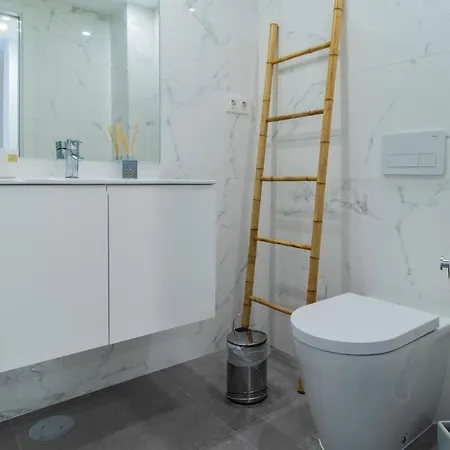 Stunning W/ Free Parking By Lovelystay *