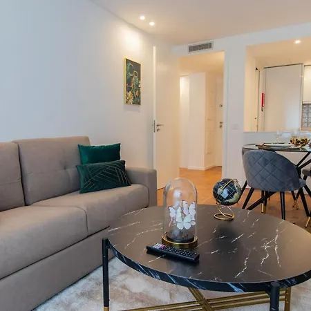 Stunning W/ Free Parking By Lovelystay Apartament