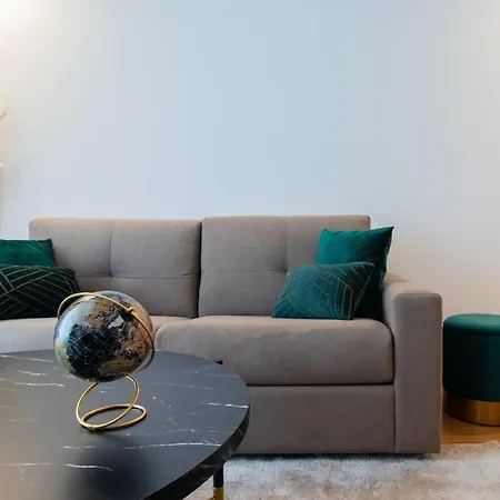 Stunning W/ Free Parking By Lovelystay * Porto