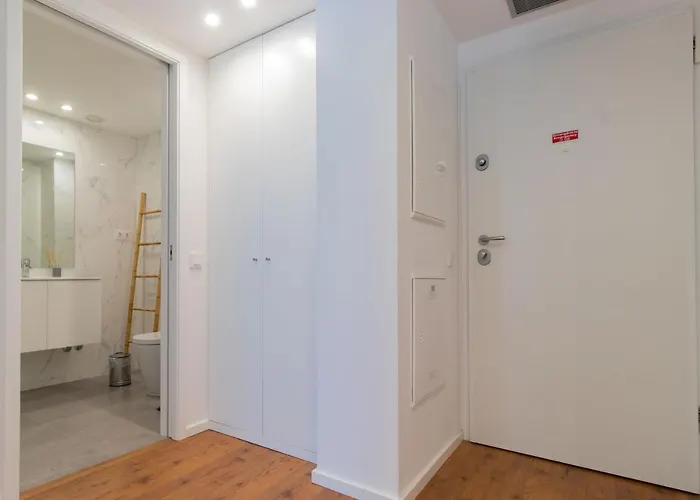 Apartment Stunning W/ Free Parking By Lovelystay *