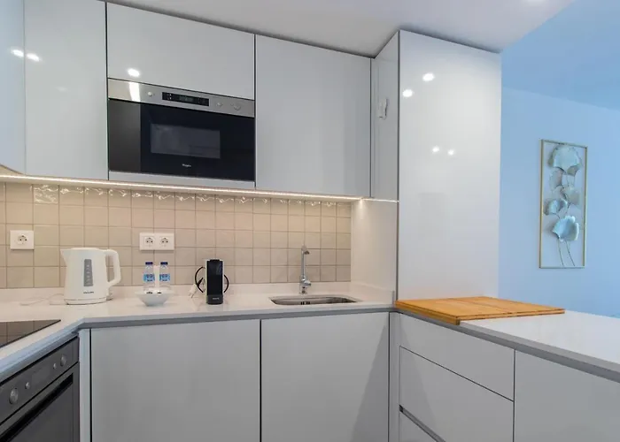 Stunning W/ Free Parking By Lovelystay *